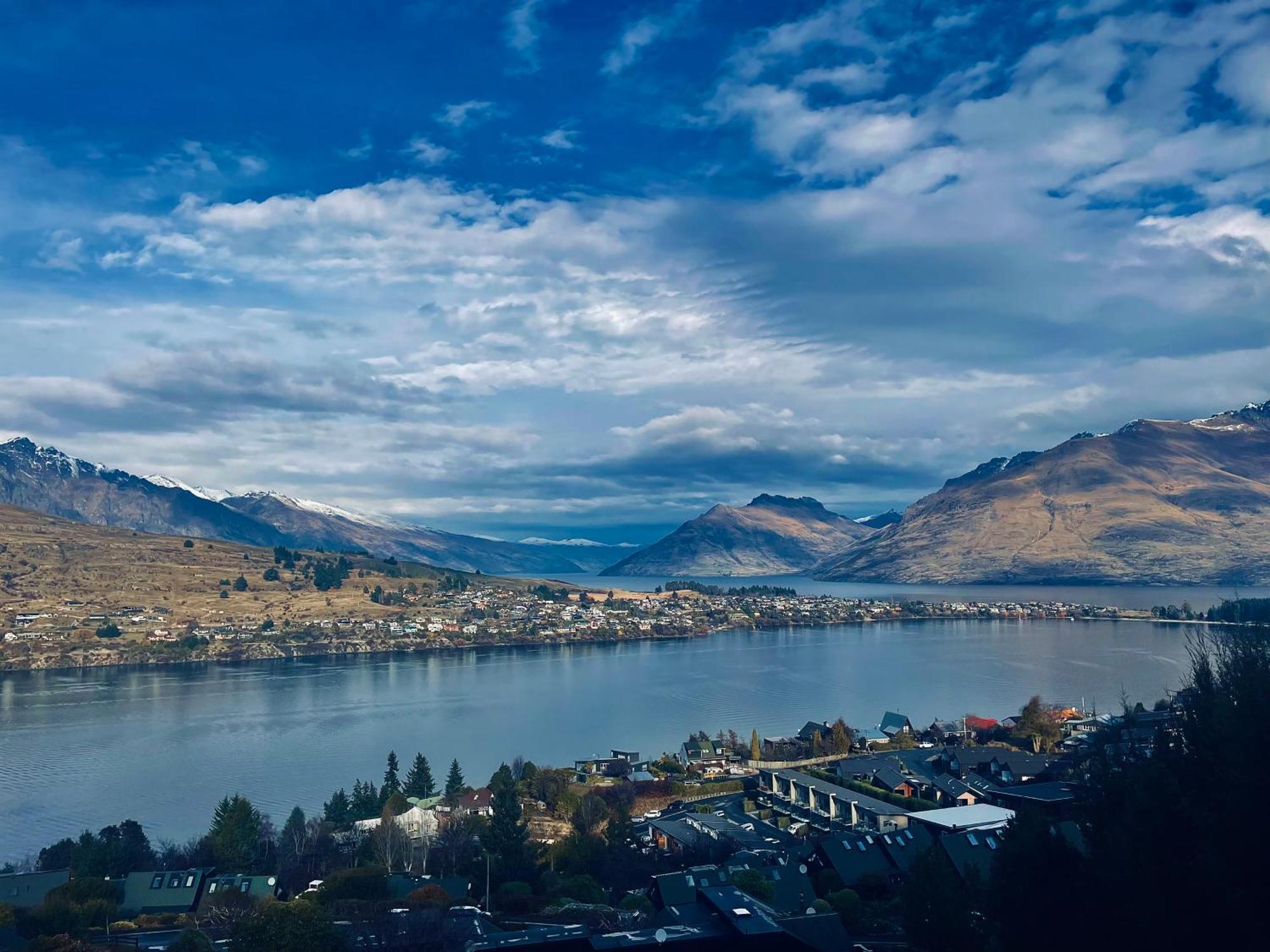 Ming'S Lakeside Goldleaf Suites Queenstown Exterior photo