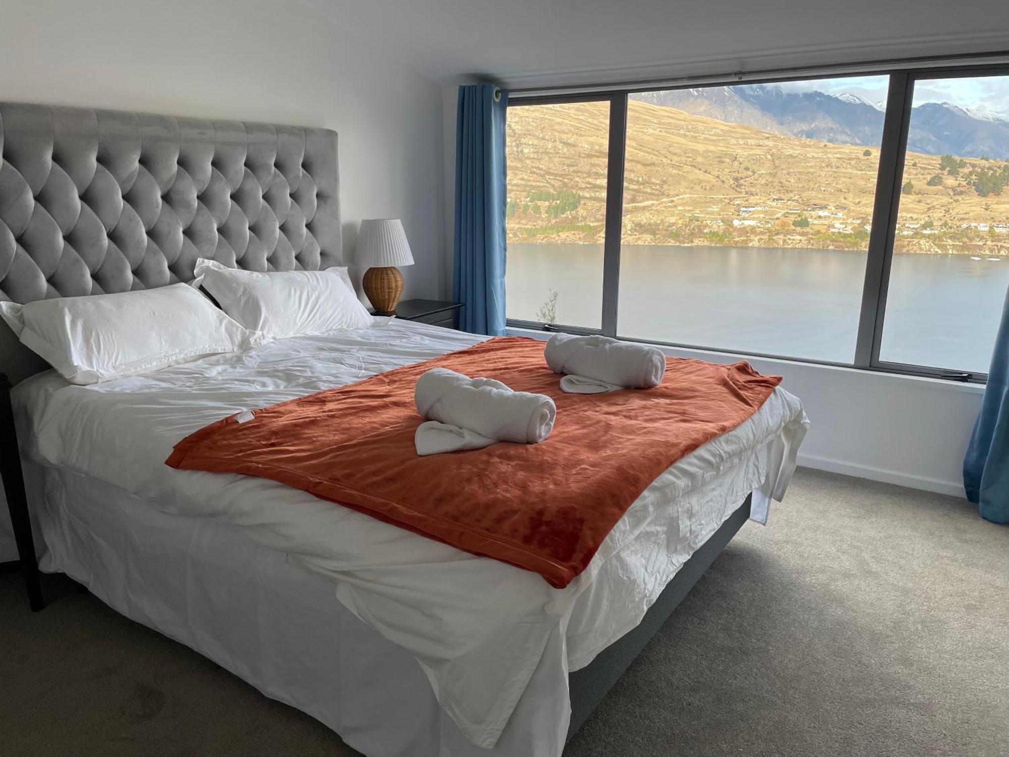 Ming'S Lakeside Goldleaf Suites Queenstown Exterior photo