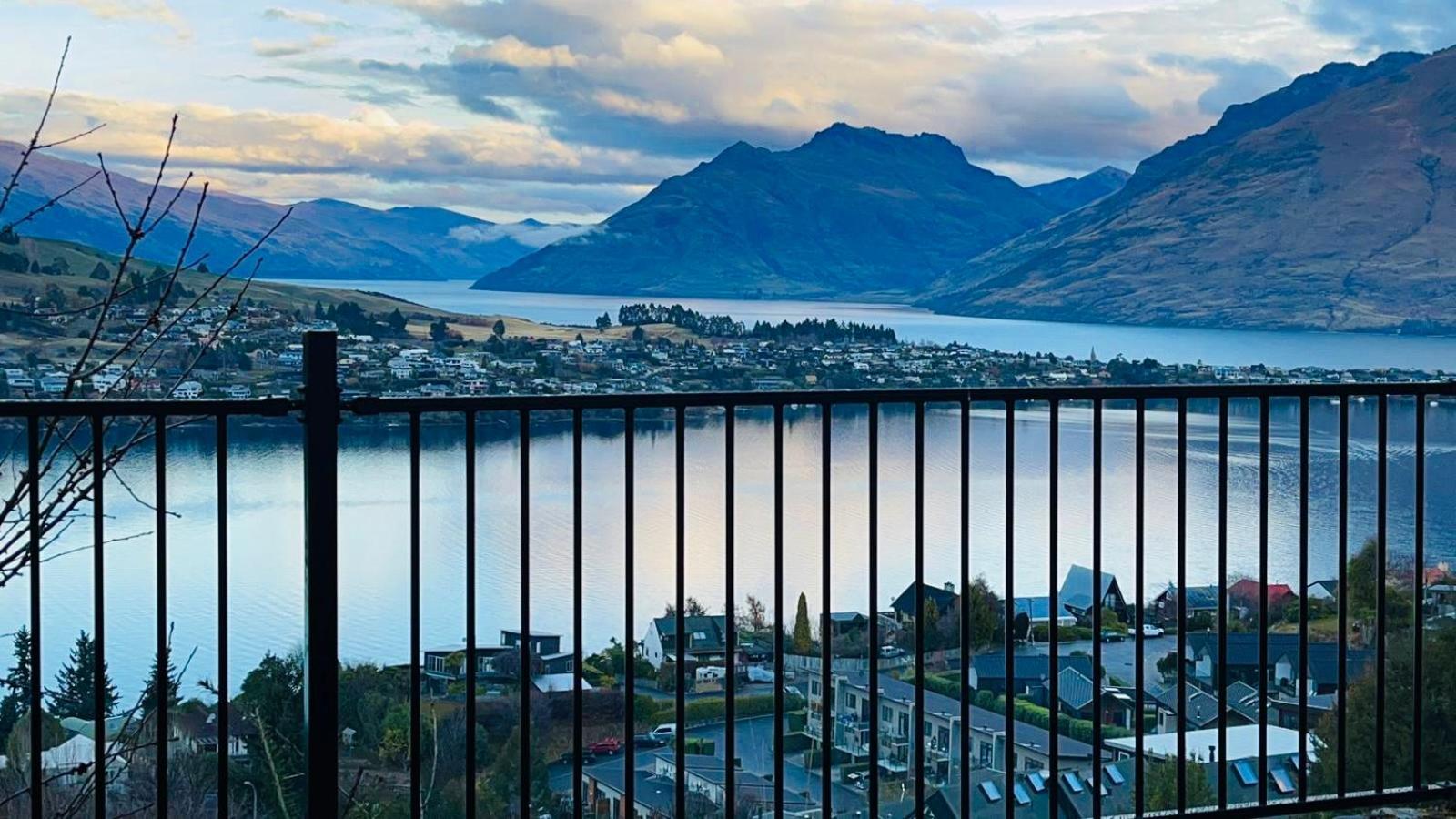 Ming'S Lakeside Goldleaf Suites Queenstown Exterior photo