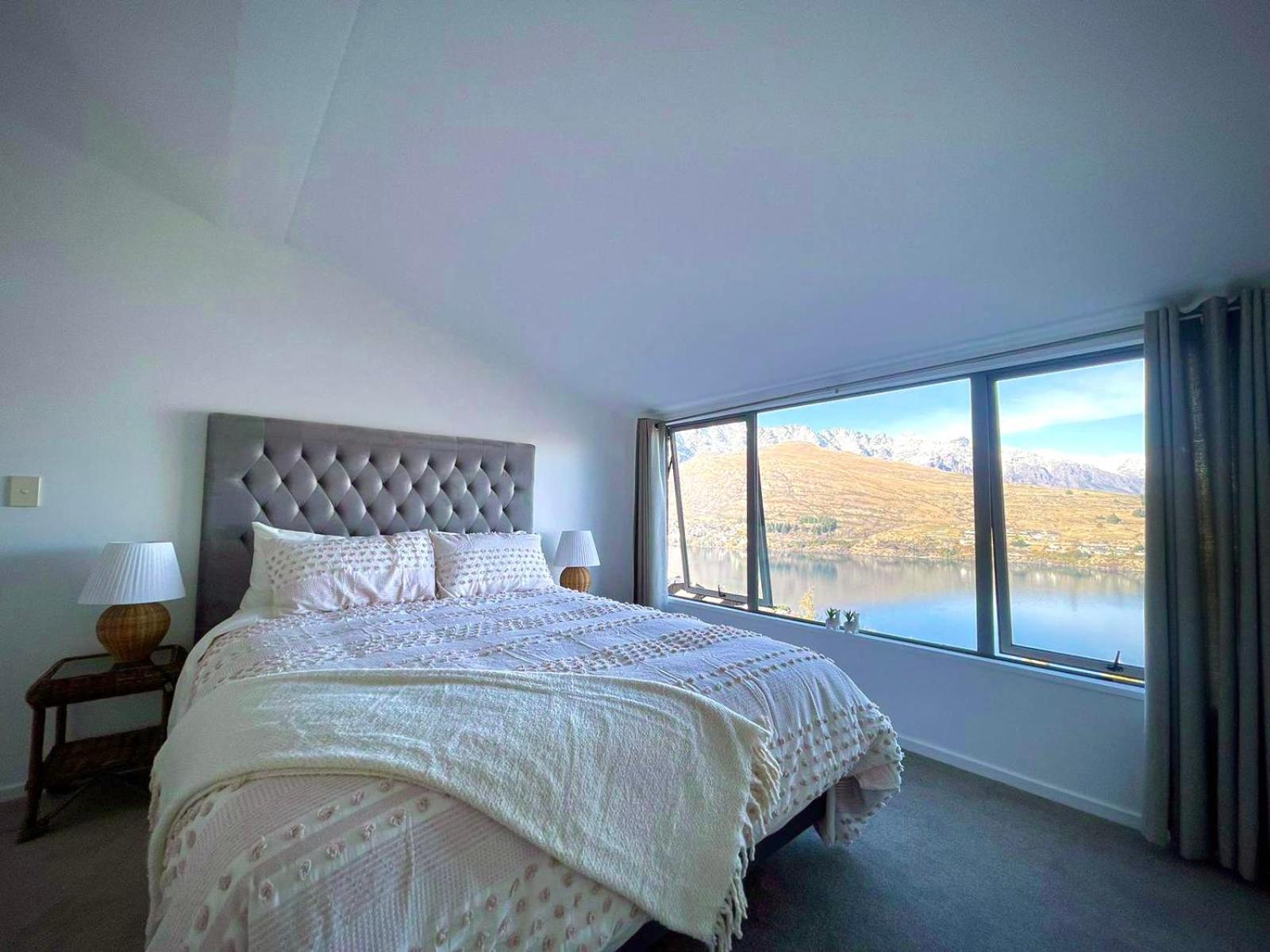 Ming'S Lakeside Goldleaf Suites Queenstown Exterior photo